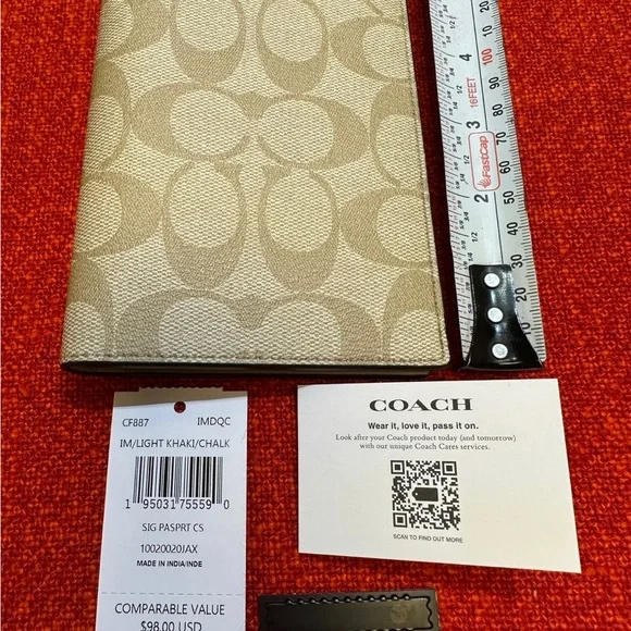 ❤️❤️❤️NWT Coach passport bag/case/cover in signature monogram canvas ❤️❤… - Picture 10 of 11
